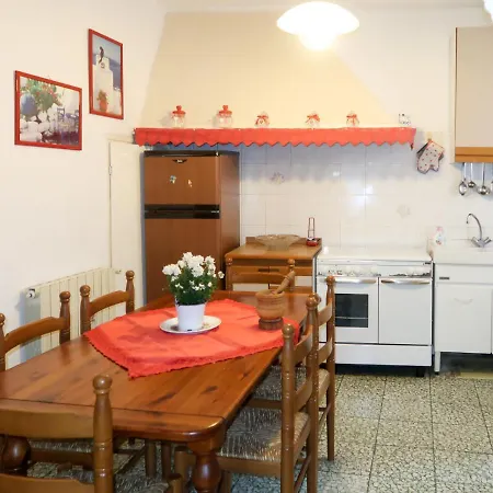 Holiday home Locazione Turistica Angela - Chc210